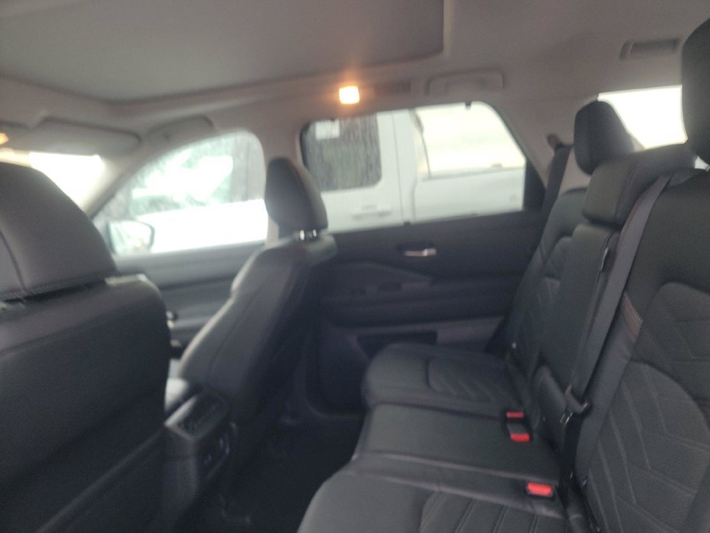 Certified 2025 Nissan Pathfinder Platinum w/ Cargo Package AWD/4WD image 38
