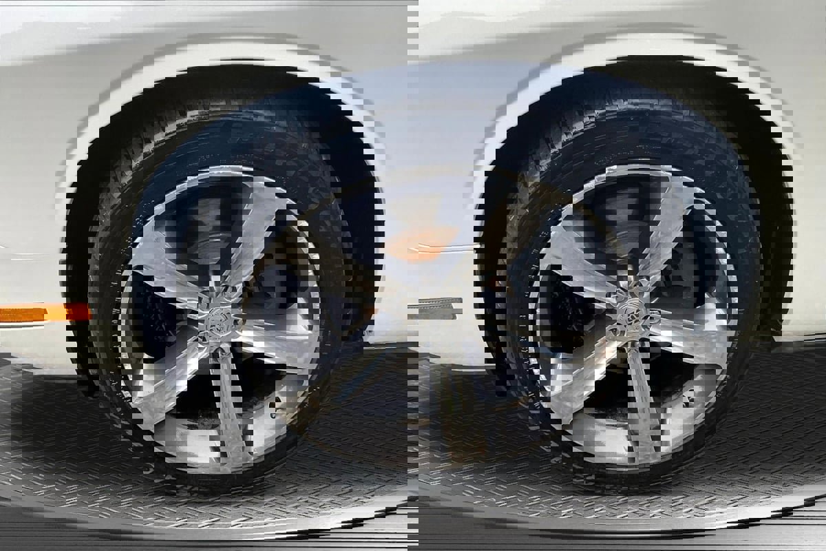 Used 2014 Dodge Challenger SXT RWD image 32