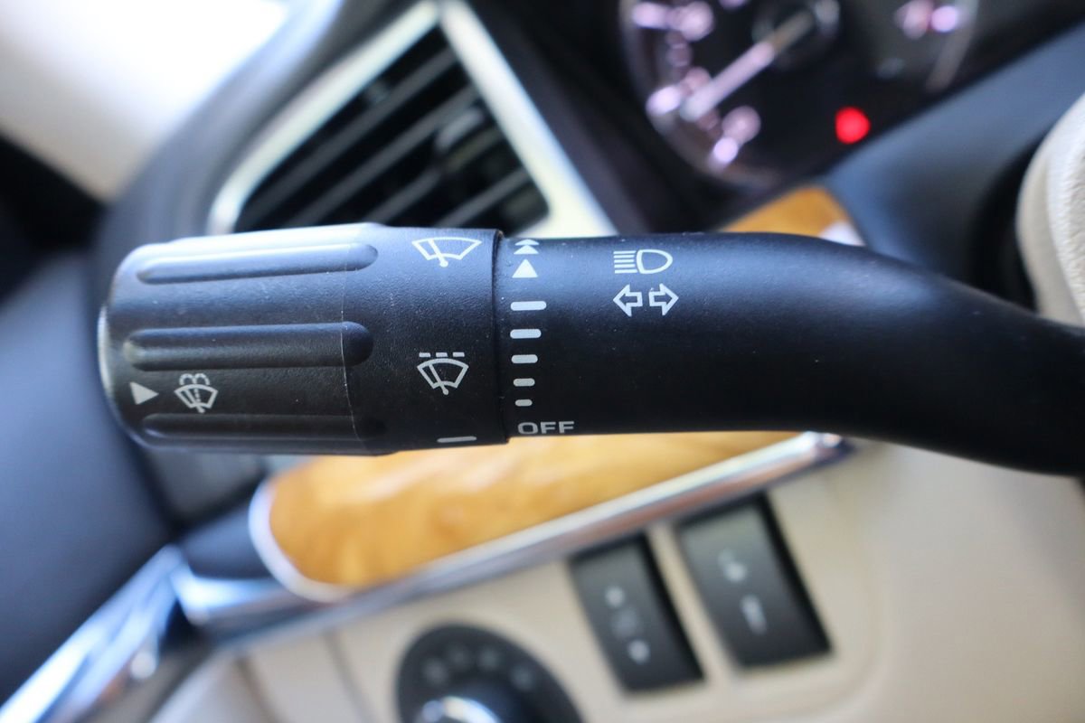 Used 2012 Lincoln MKS AWD image 32