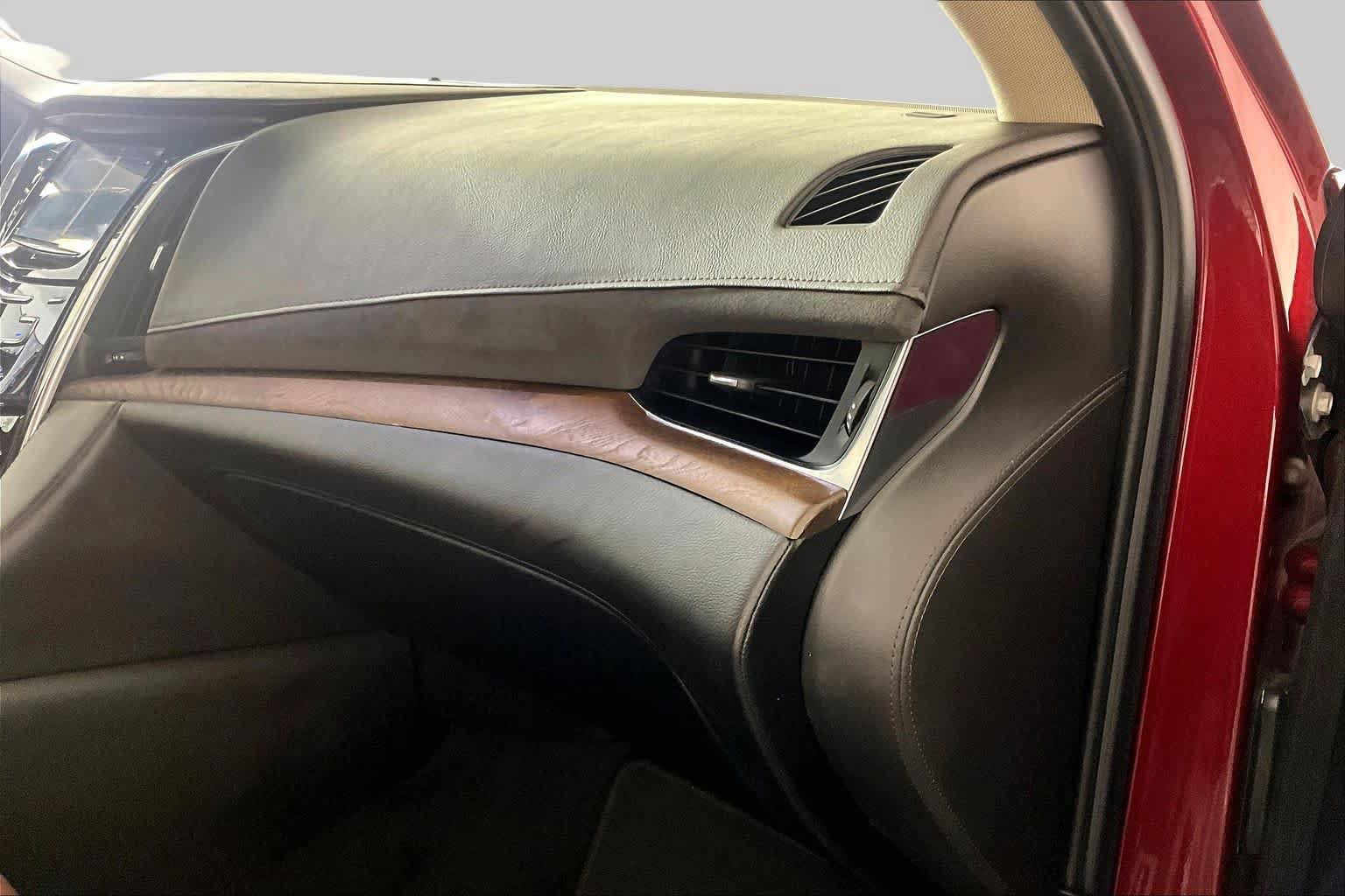 Used 2018 Cadillac Escalade Premium Luxury AWD/4WD image 17