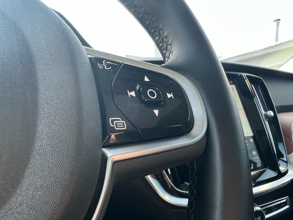 Certified 2025 Volvo S60 B5 Plus AWD/4WD image 12