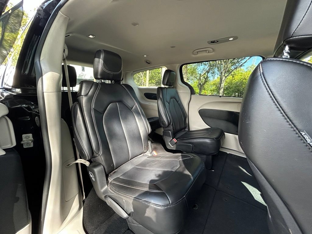 Certified 2024 Chrysler Pacifica Touring-L FWD image 32