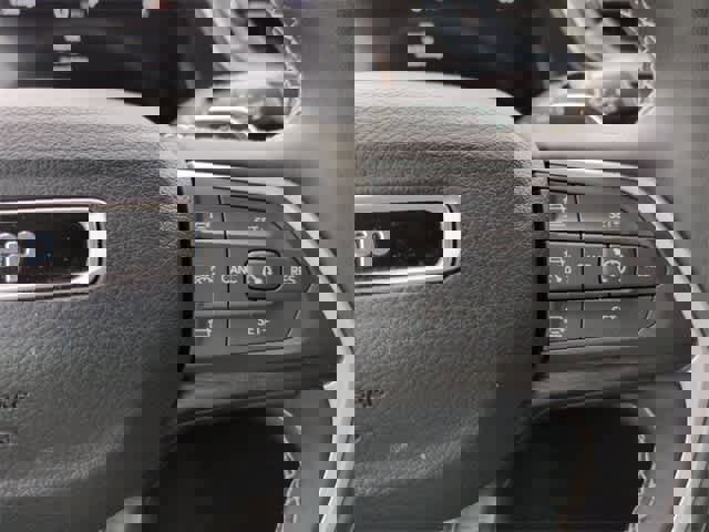 Used 2023 Jeep Grand Cherokee L Laredo image 24