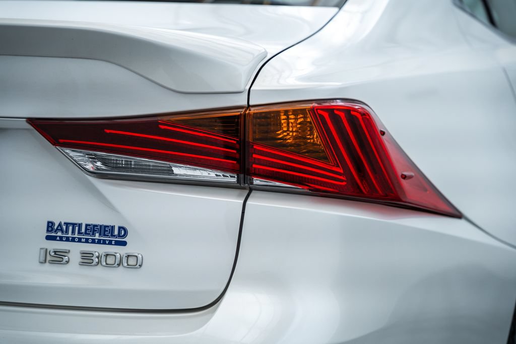Used 2020 Lexus IS 300 w/ Navigation Package RWD image 9