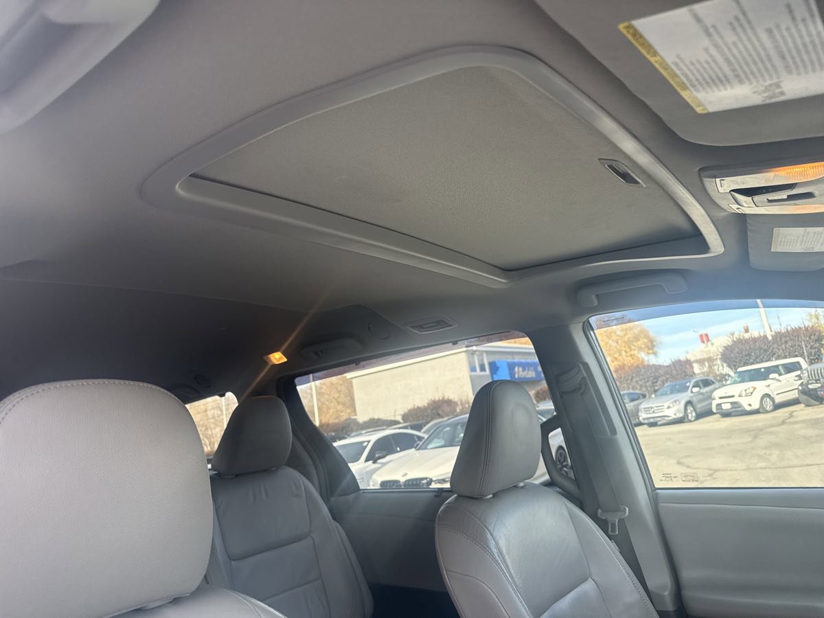 Used 2015 Toyota Sienna XLE image 22