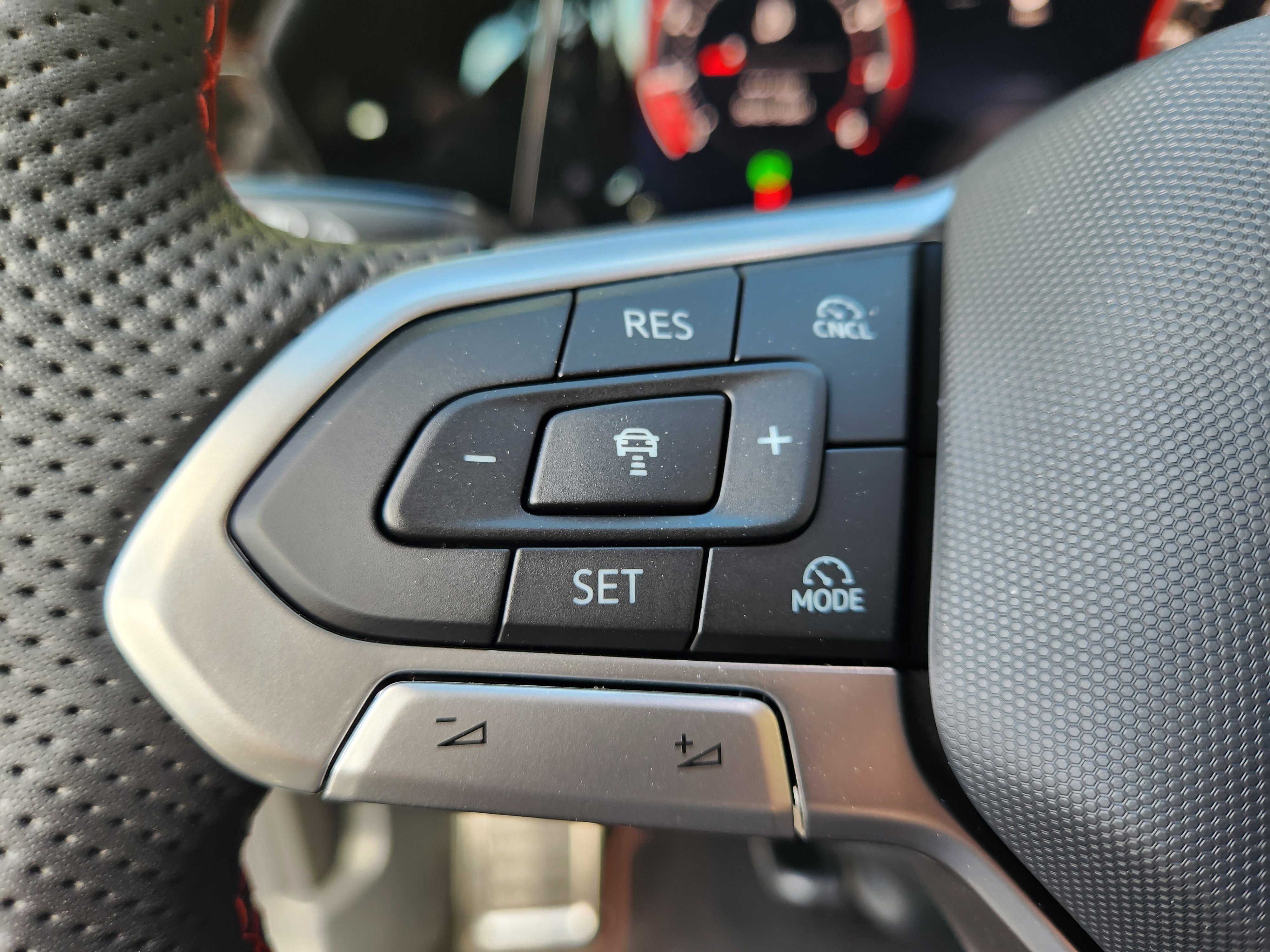 New 2025 Volkswagen GTI SE image 18