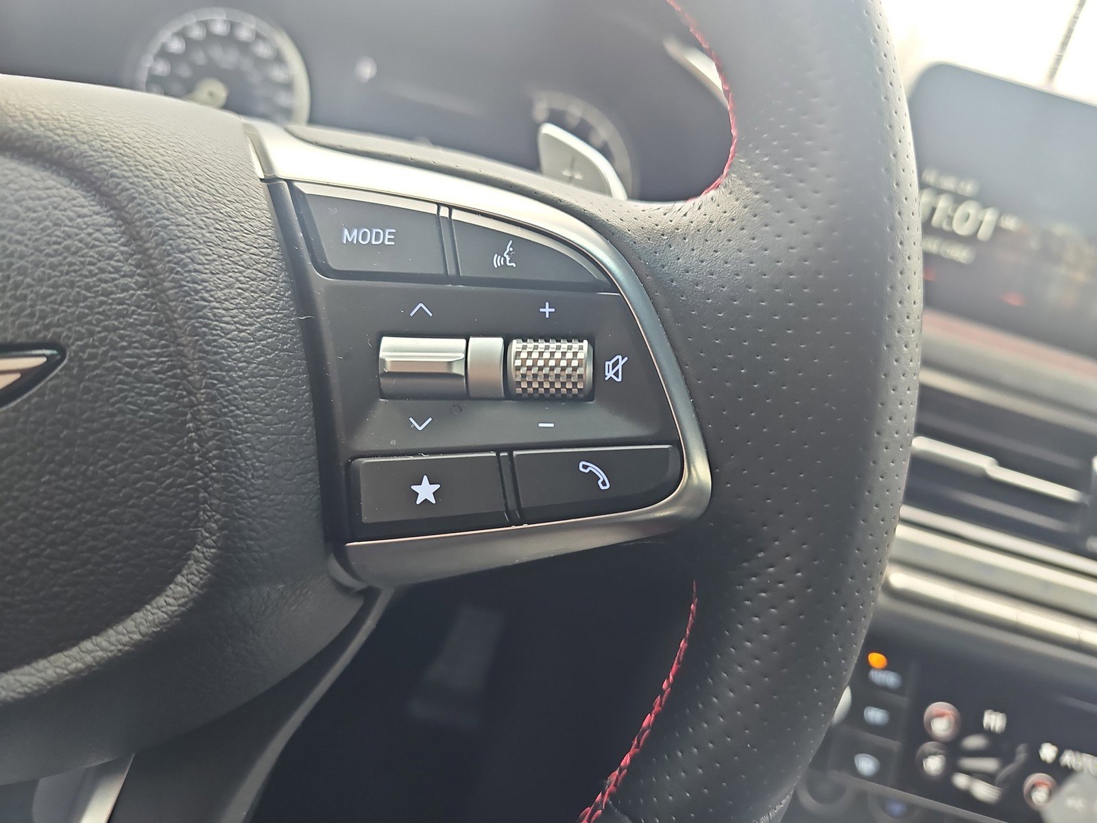 Used 2025 Genesis G70 2.5T w/ Sport Prestige Package image 25