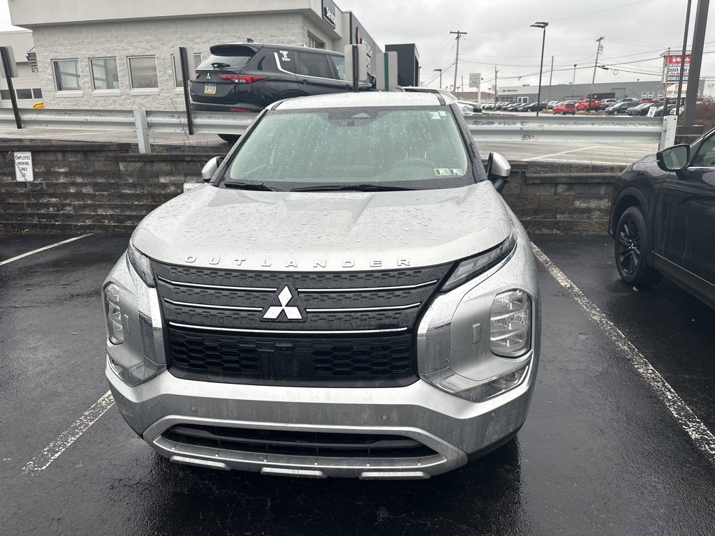 Used 2023 Mitsubishi Outlander SE image 8