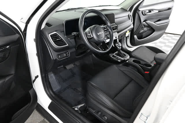 Used 2025 Kia Seltos EX image 17