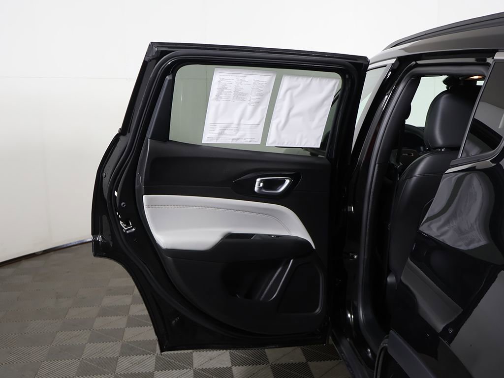 Used 2025 Jeep Compass Limited image 19