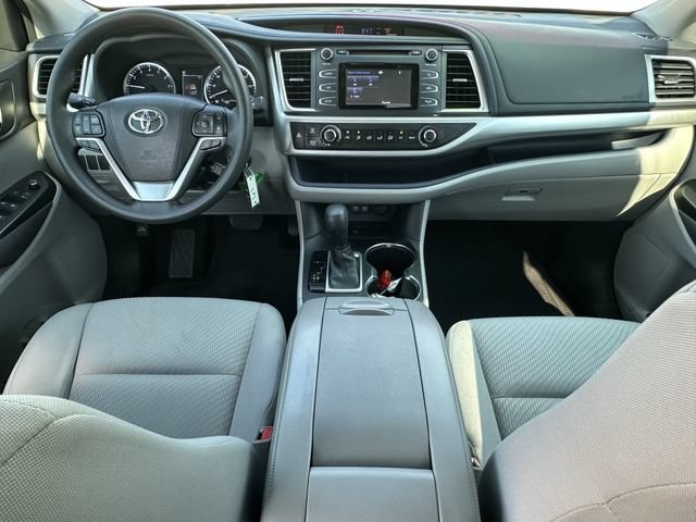 Used 2017 Toyota Highlander LE FWD image 10