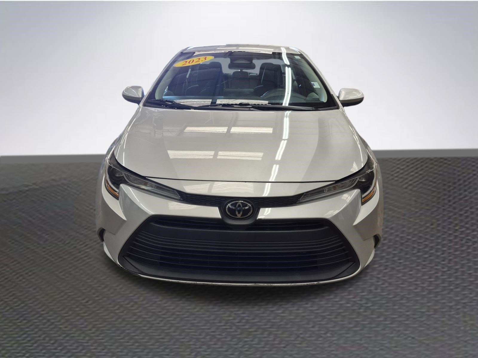 Used 2023 Toyota Corolla LE FWD image 3