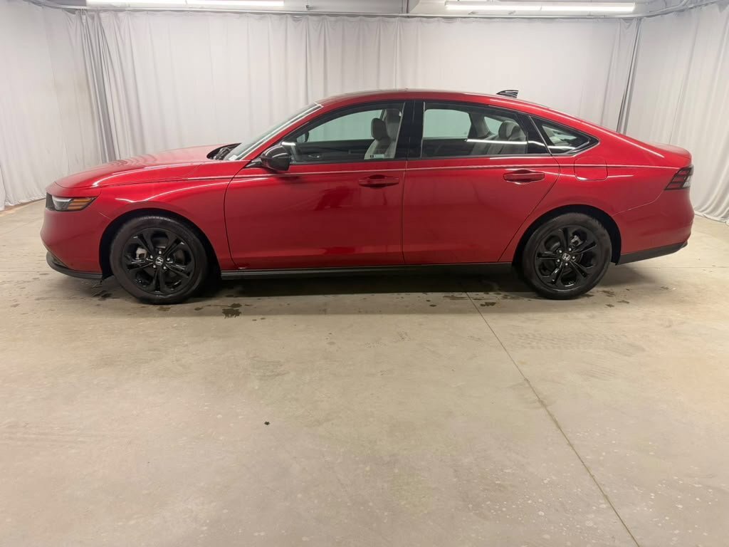Certified 2025 Honda Accord SE image 7