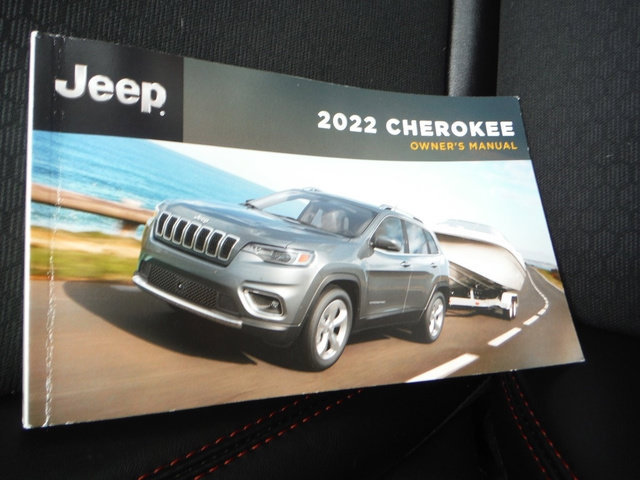 Used 2022 Jeep Cherokee Trailhawk w/ Comfort/Convenience Group AWD/4WD image 49