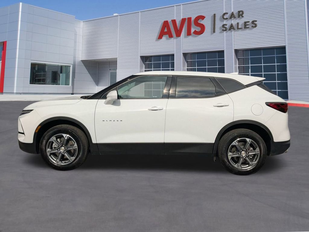 Used 2025 Chevrolet Blazer LT image 2