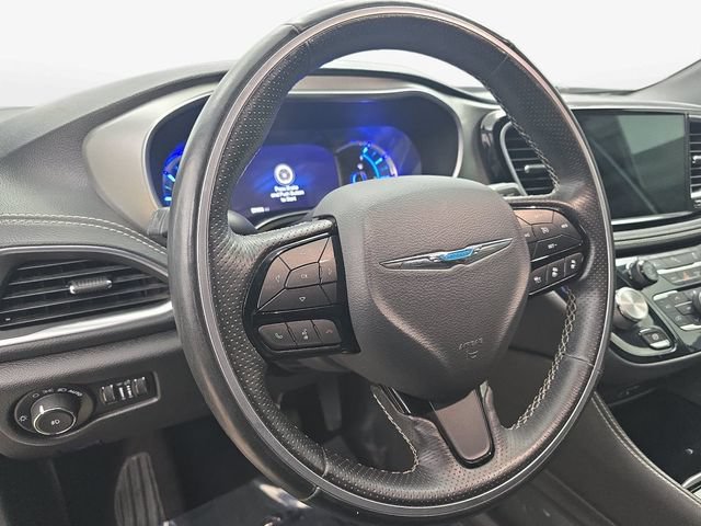 Used 2021 Chrysler Pacifica Limited w/ Uconnect Theater Family Group FWD image 16