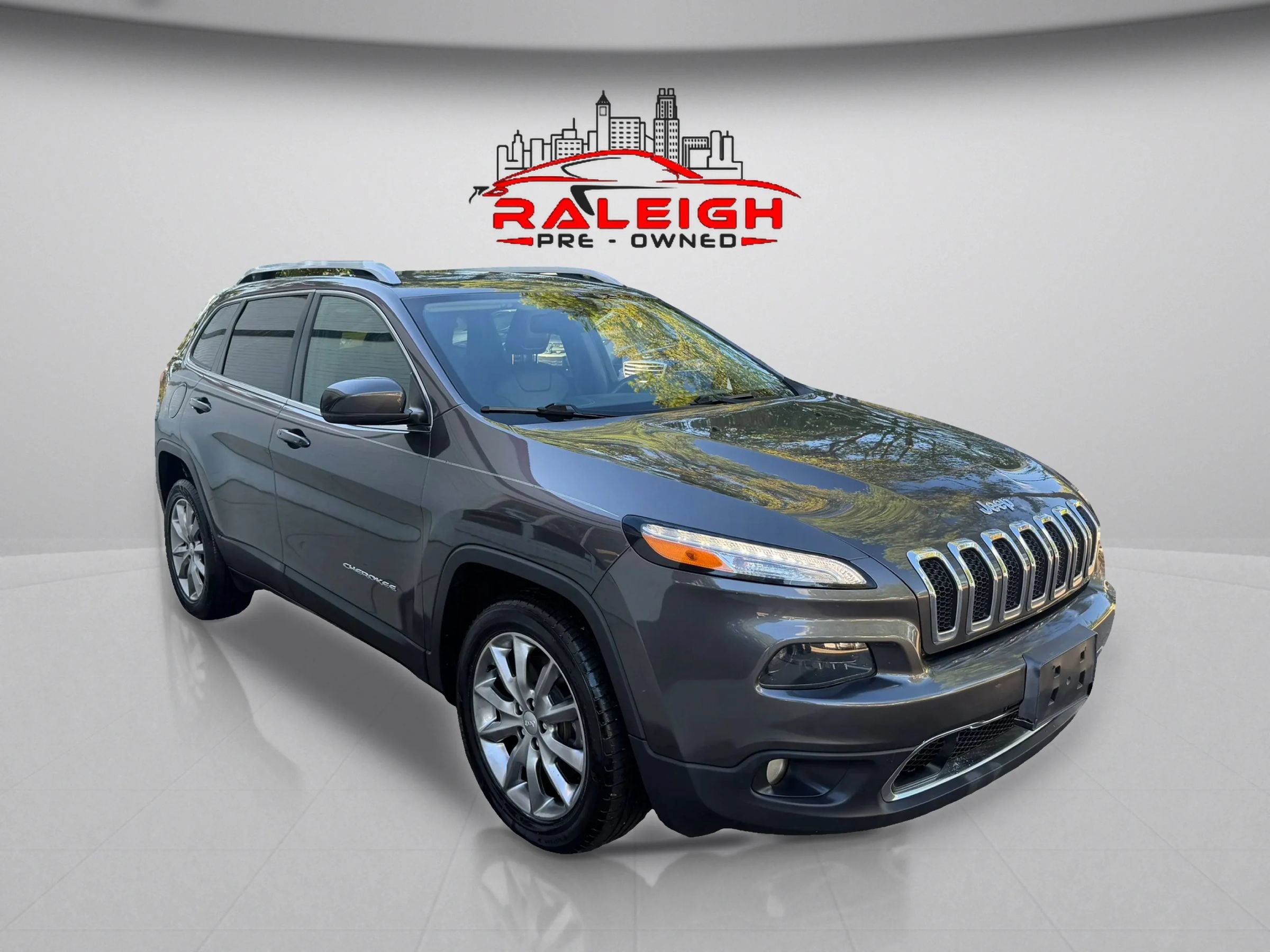 Used 2017 Jeep Cherokee Limited FWD image 4