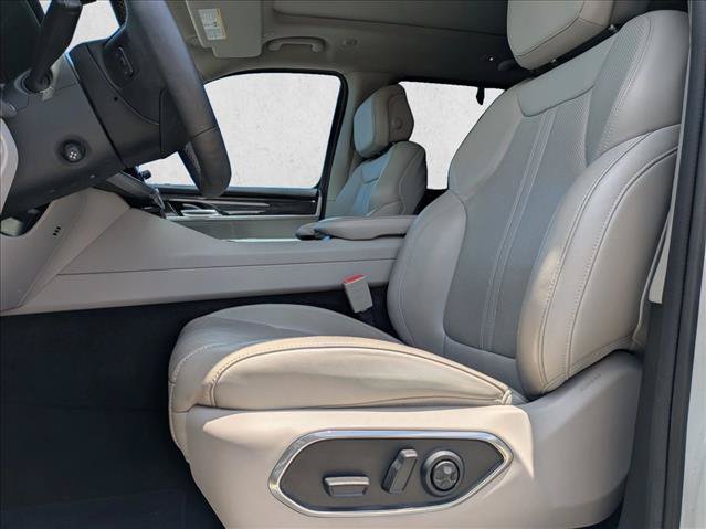 Used 2022 Jeep Wagoneer Series II w/ Premium Group I AWD/4WD image 16