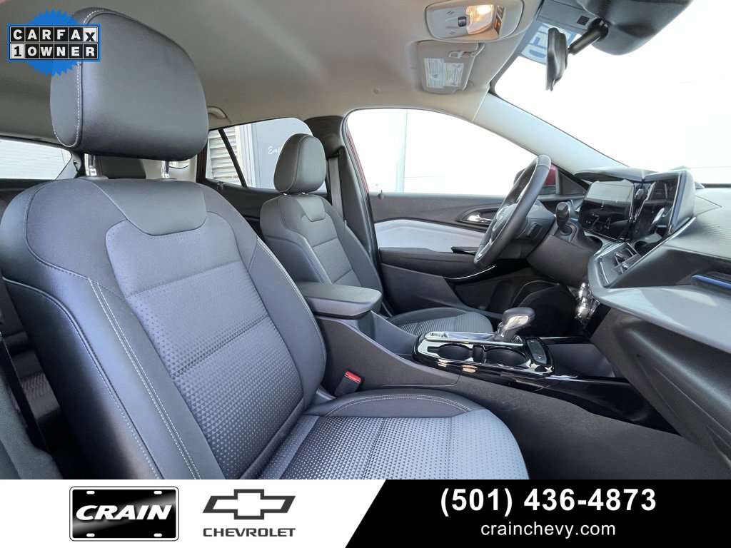 Used 2025 Chevrolet Trax LT w/ LT Convenience Package image 31