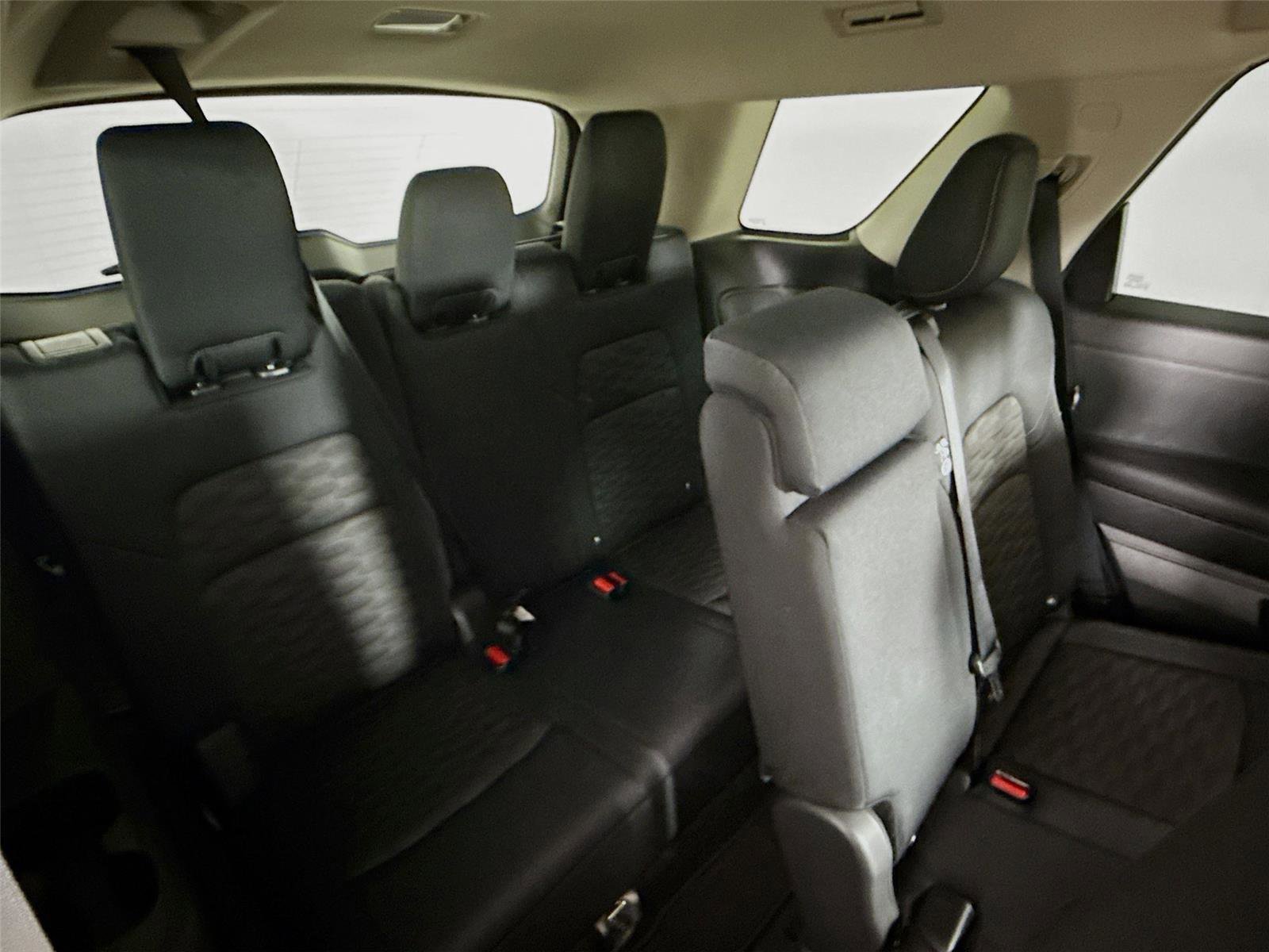 Used 2025 Nissan Pathfinder S AWD/4WD image 25
