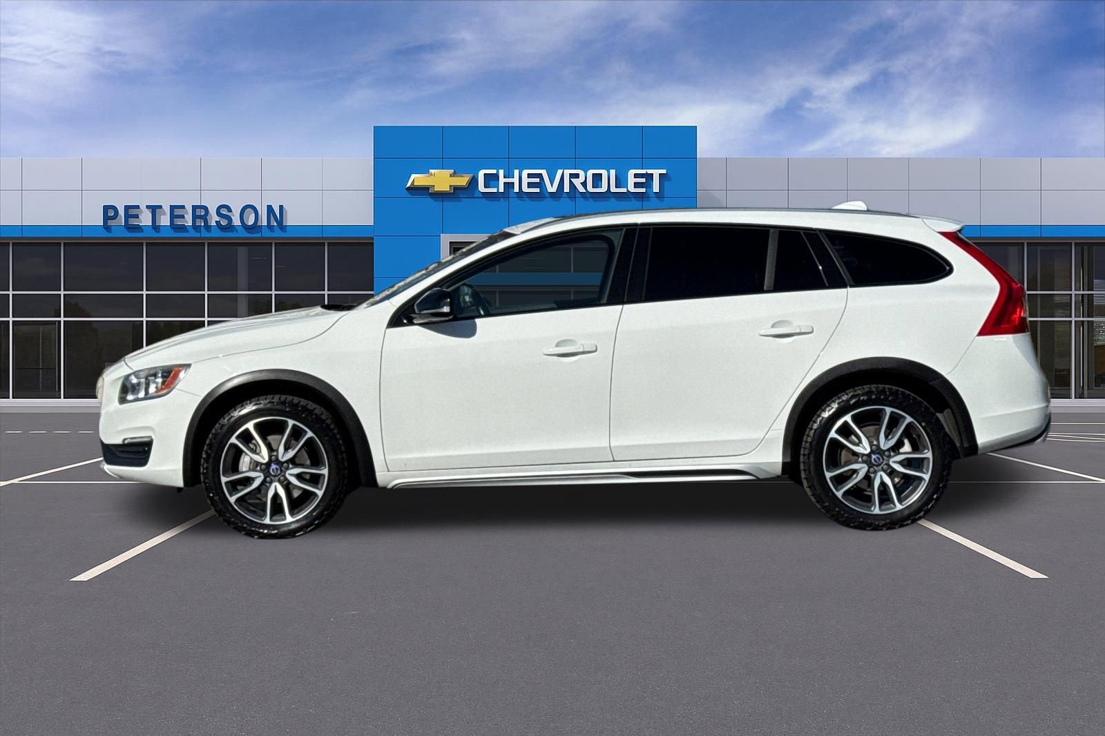 Used 2018 Volvo V60 T5 Cross Country image 7