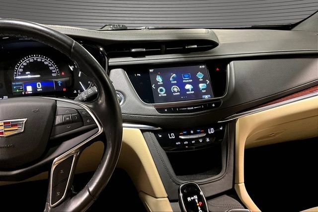 Used 2018 Cadillac XT5 Luxury w/ Driver Awareness Package AWD/4WD image 9