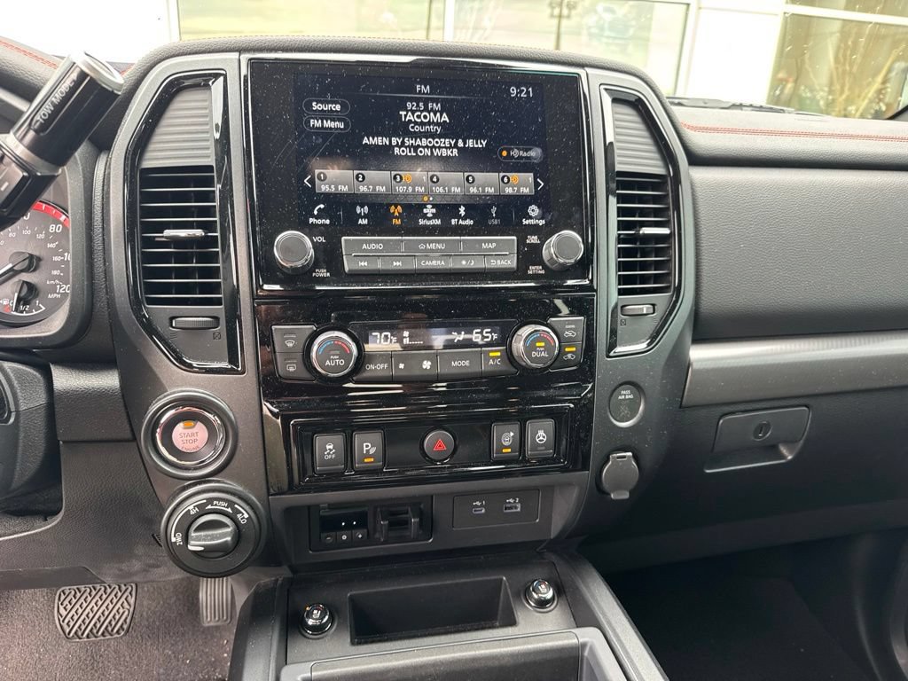 Used 2021 Nissan Titan PRO-4X w/ Pro-4x Convenience Package AWD/4WD image 10