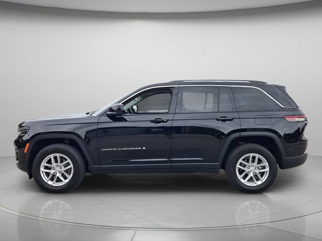 Used 2023 Jeep Grand Cherokee Laredo X AWD/4WD image 3