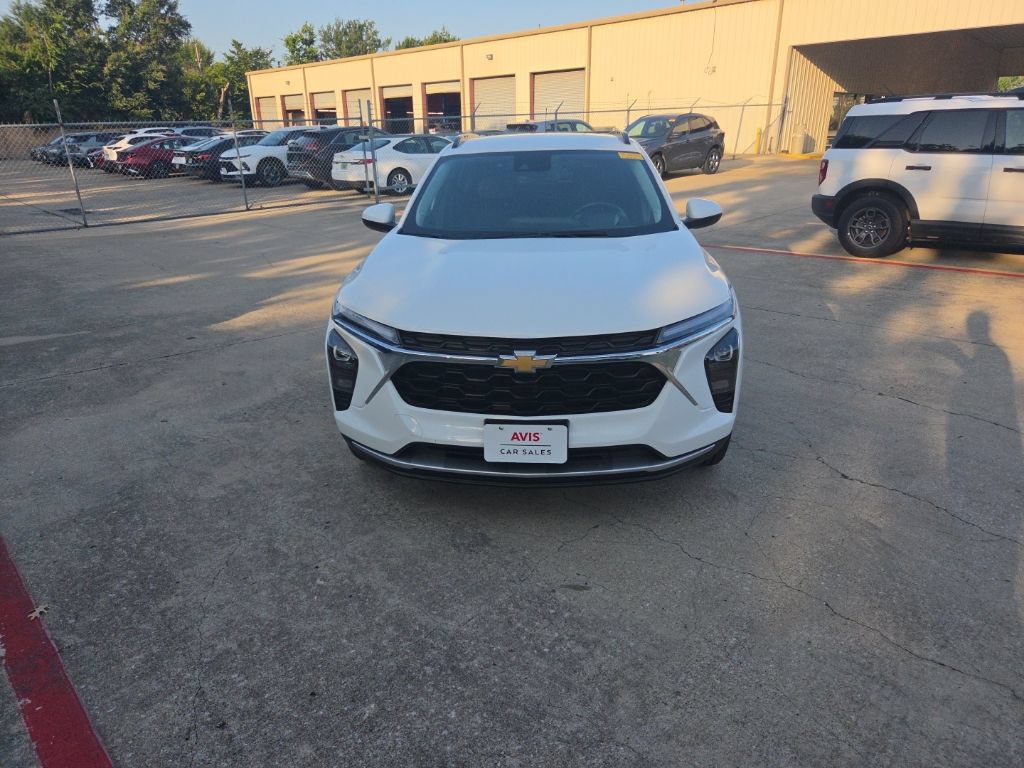 Used 2025 Chevrolet Trax LT w/ LT Convenience Package FWD image 4