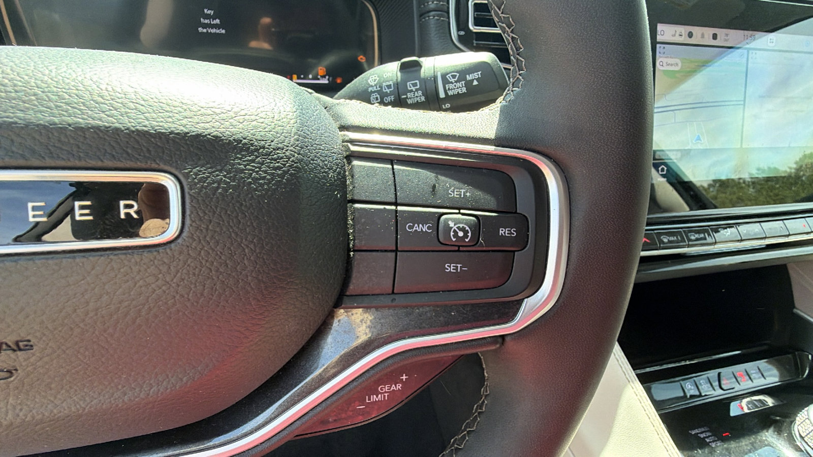 Used 2024 Jeep Wagoneer 4WD image 32