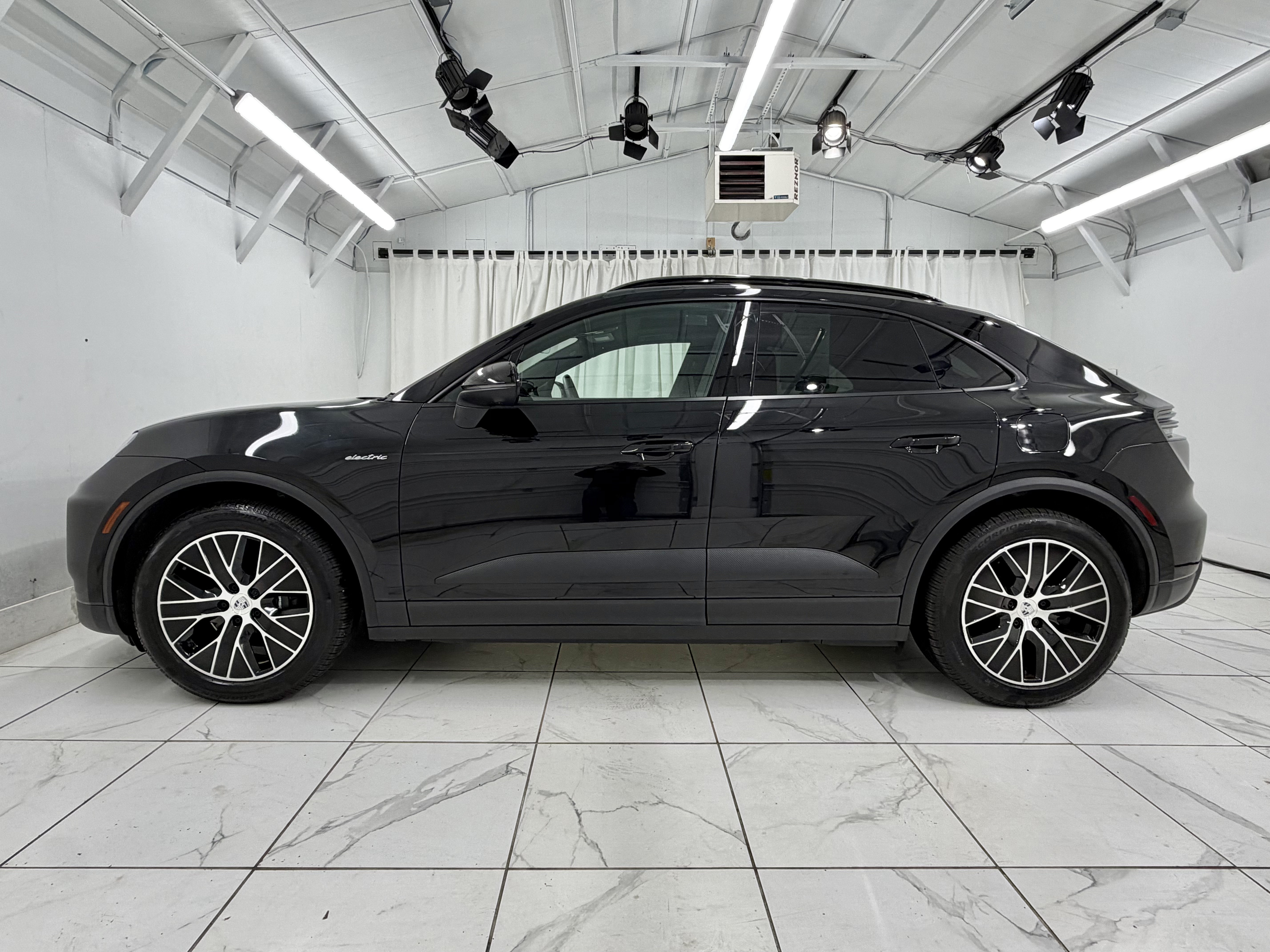 Certified 2025 Porsche Macan Electric RWD image 2