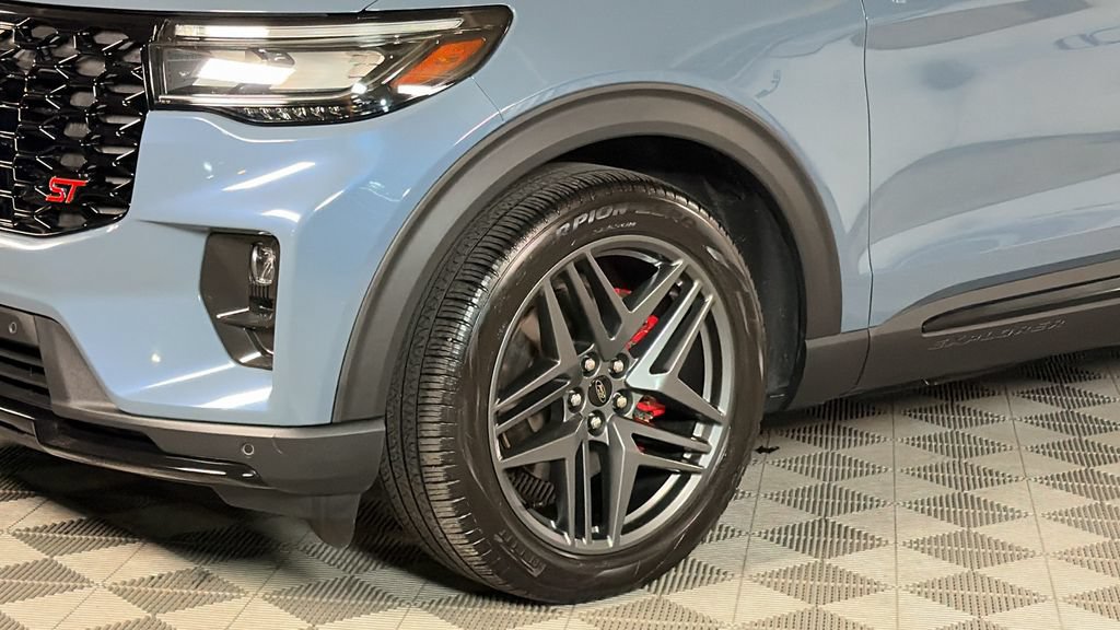 Used 2025 Ford Explorer ST AWD/4WD image 5