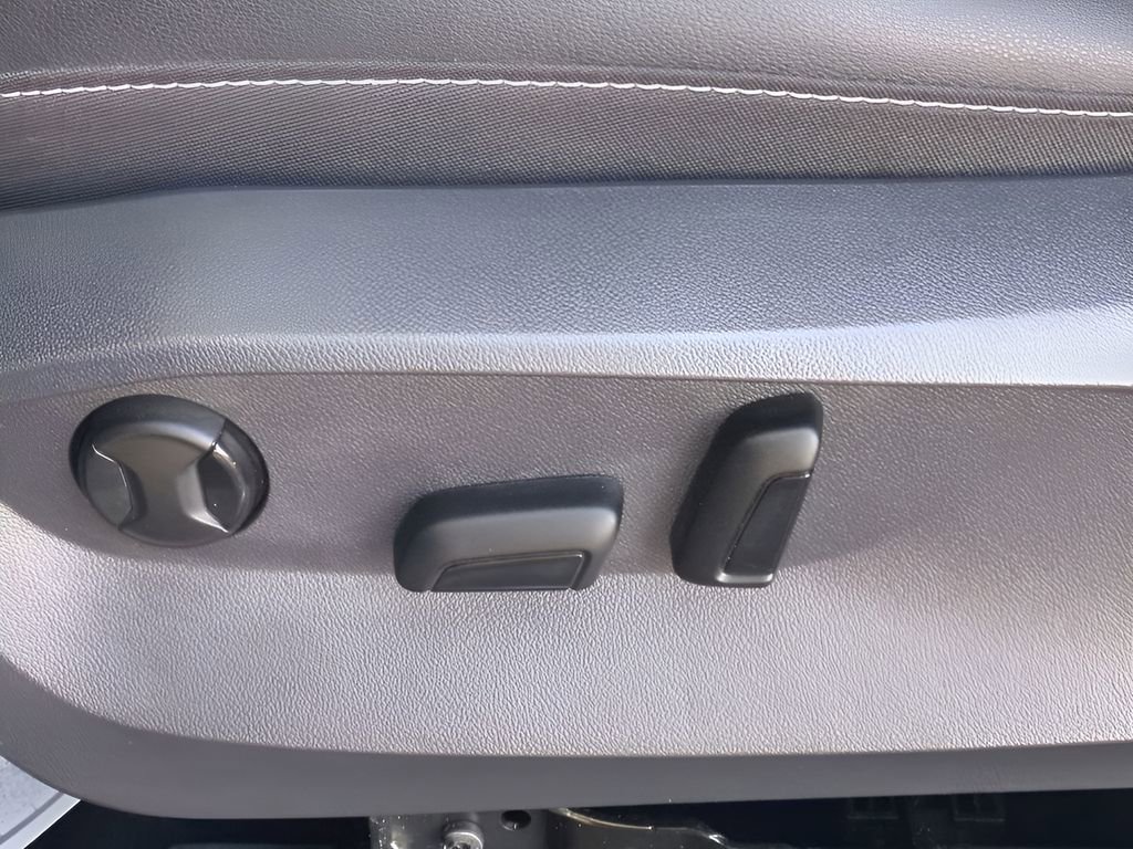 Used 2024 Volkswagen Taos SE image 19