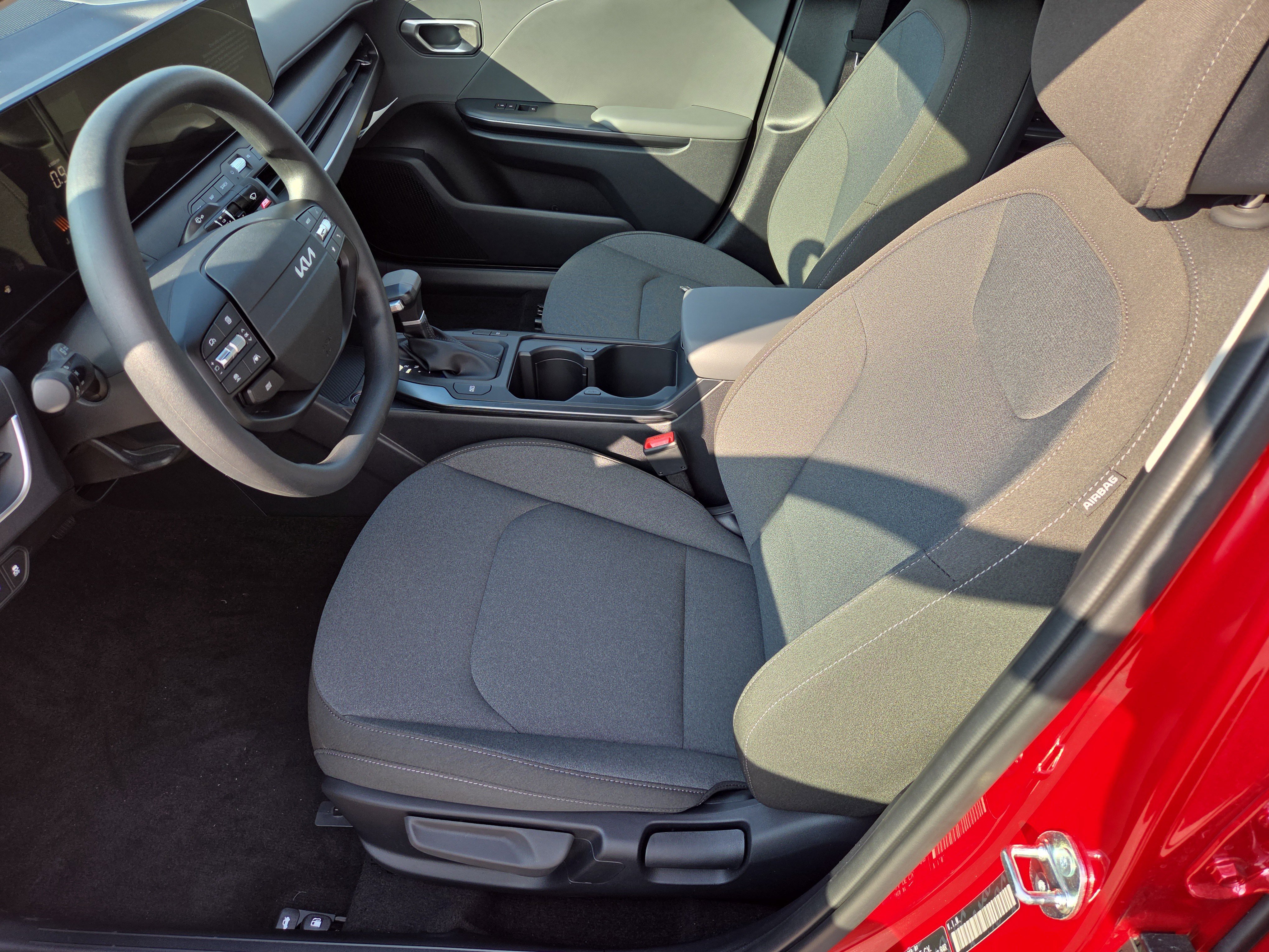 New 2025 Kia K4 LXS image 4