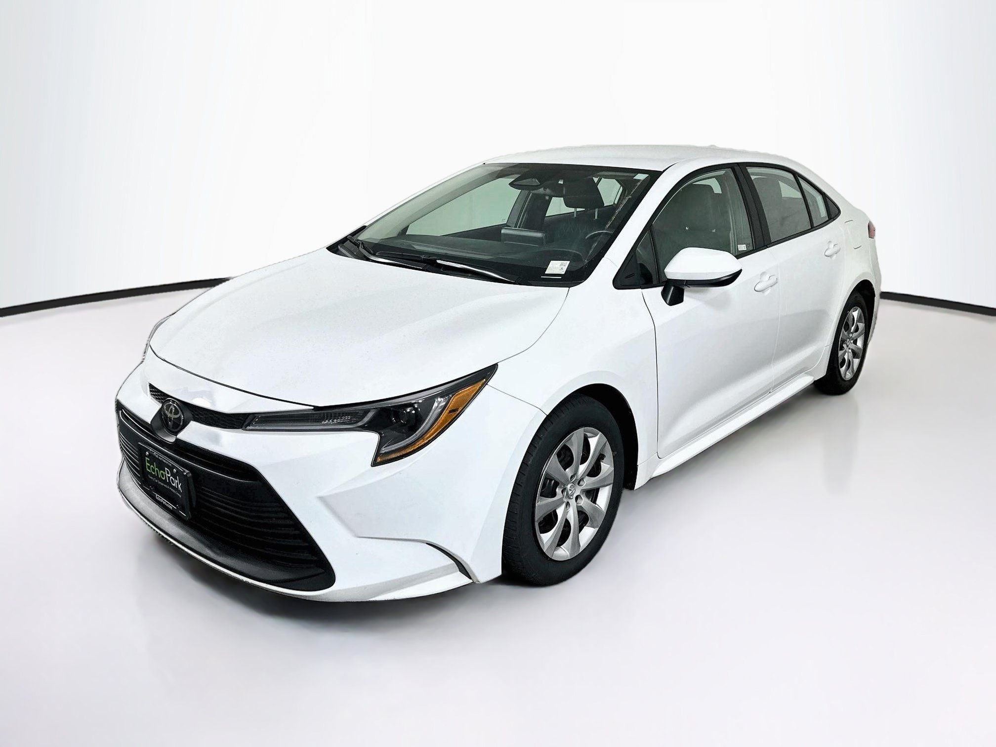 Used 2025 Toyota Corolla LE FWD image 3