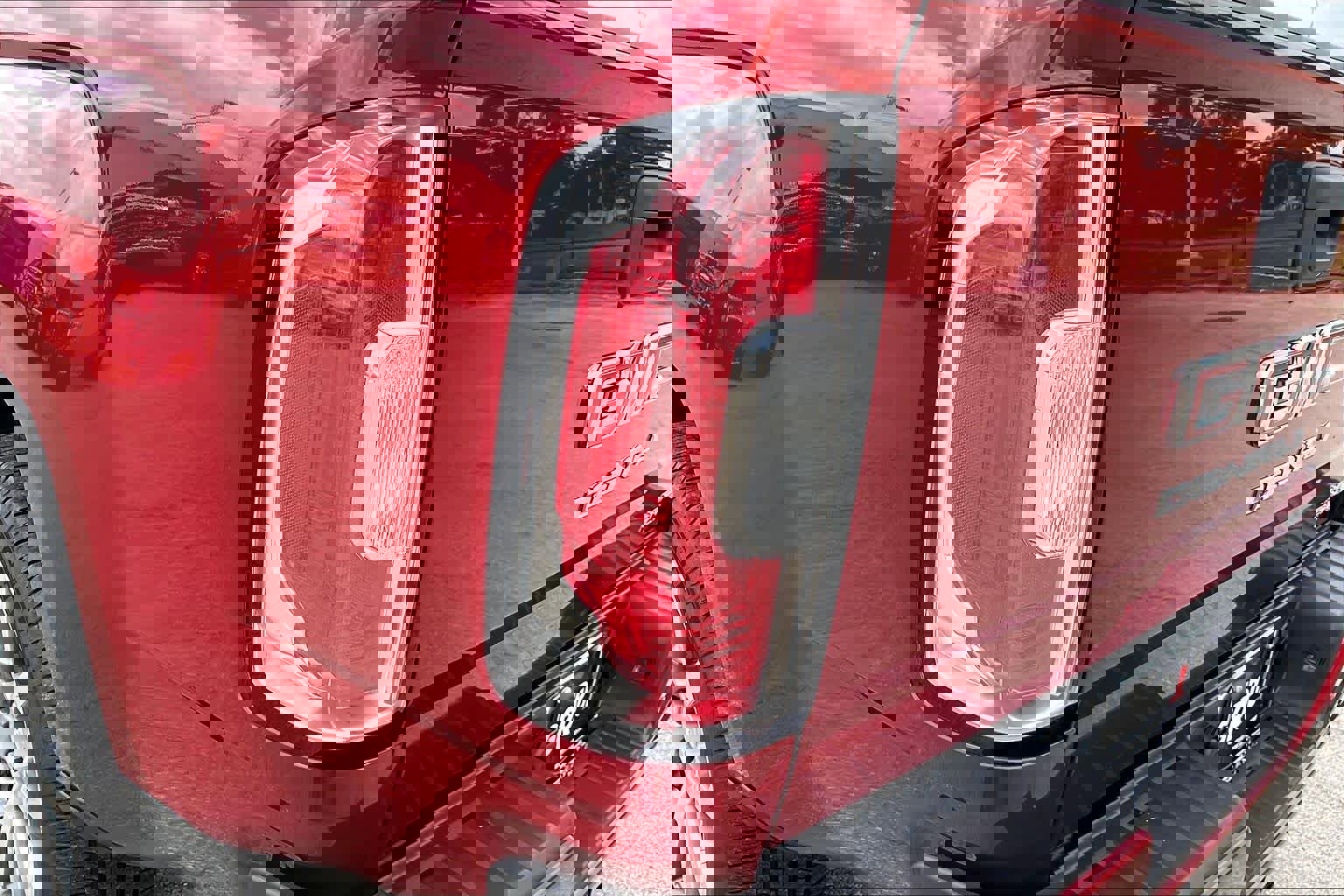 Used 2022 GMC Canyon Denali image 24