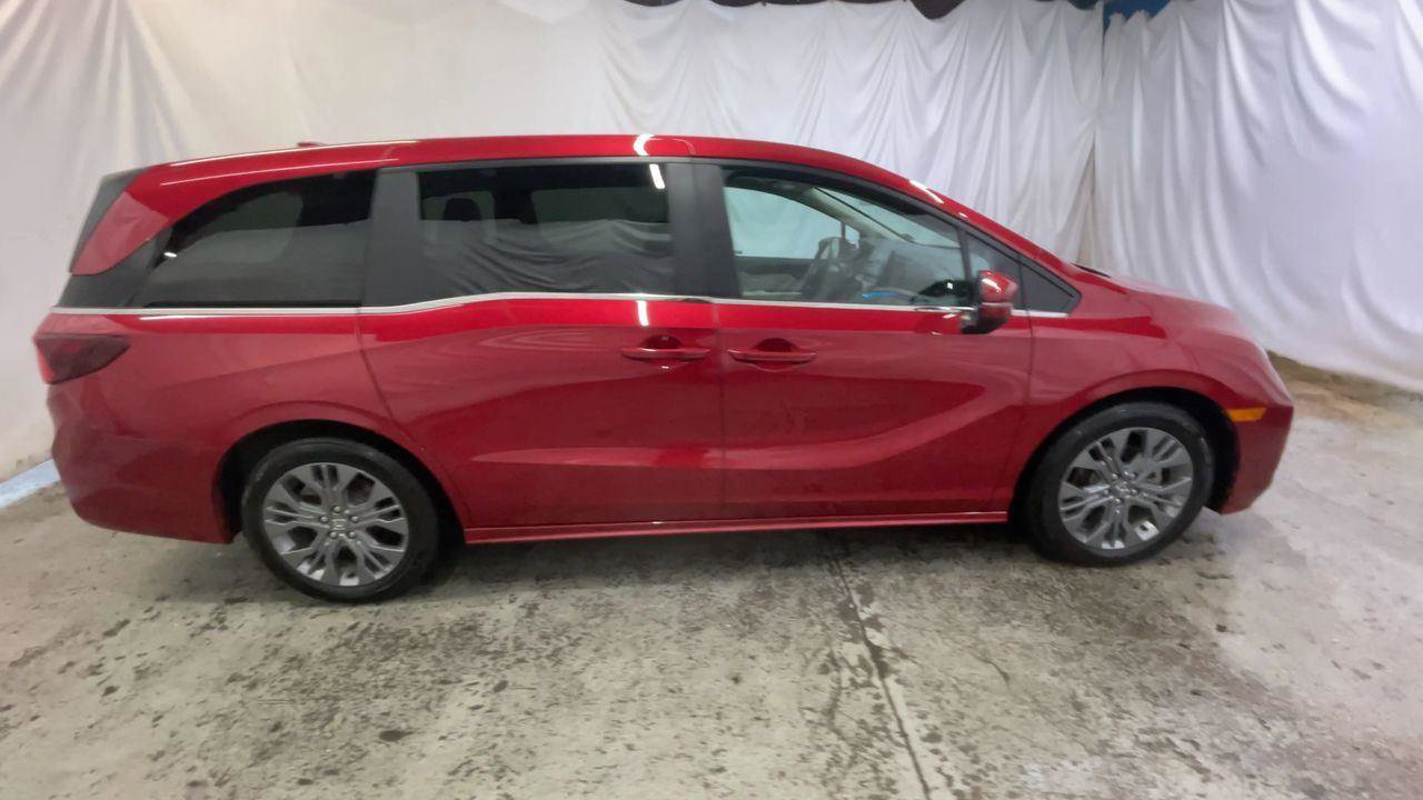 Used 2025 Honda Odyssey Touring image 9