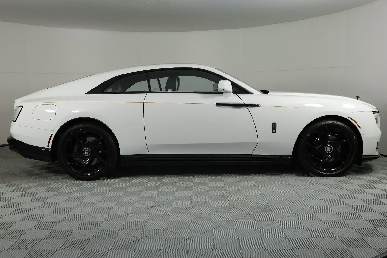 New 2025 Rolls-Royce Spectre Black Badge image 8