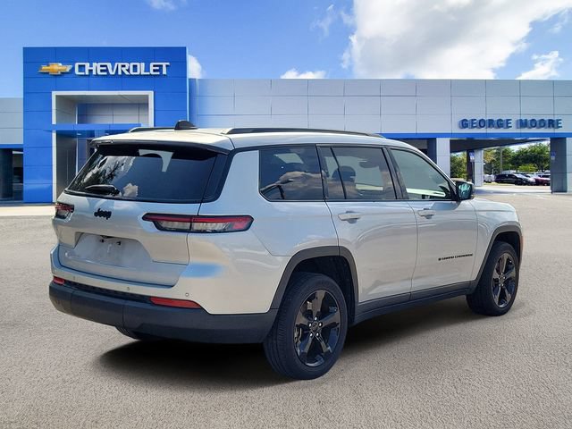 Used 2023 Jeep Grand Cherokee L Laredo RWD image 3