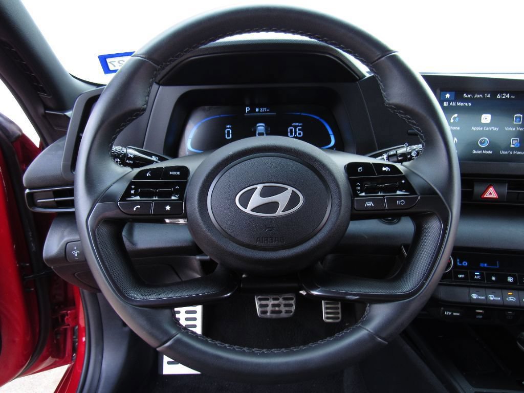 Used 2025 Hyundai Elantra Sport FWD image 14