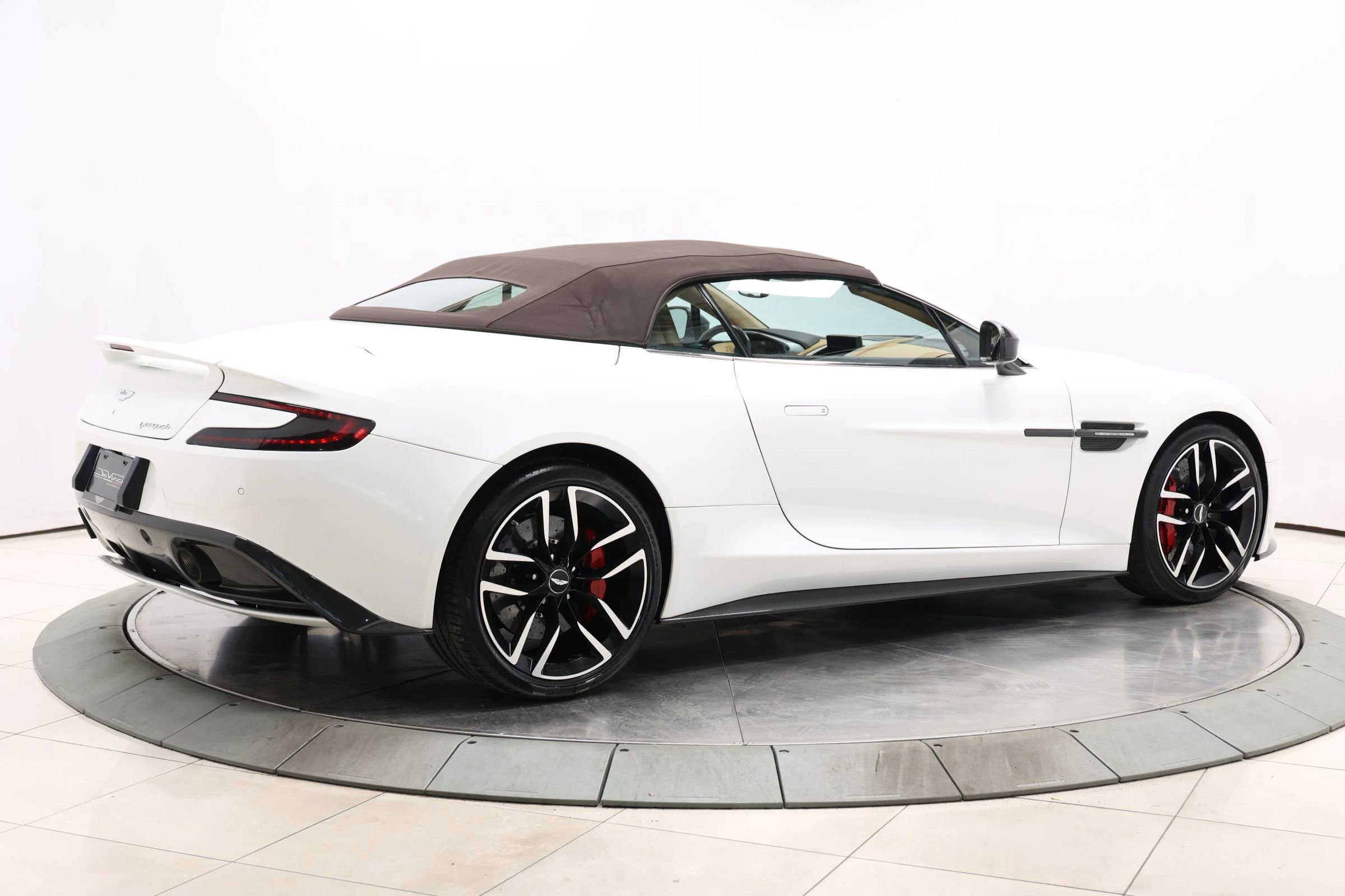 Used 2015 Aston Martin Vanquish Volante RWD image 50