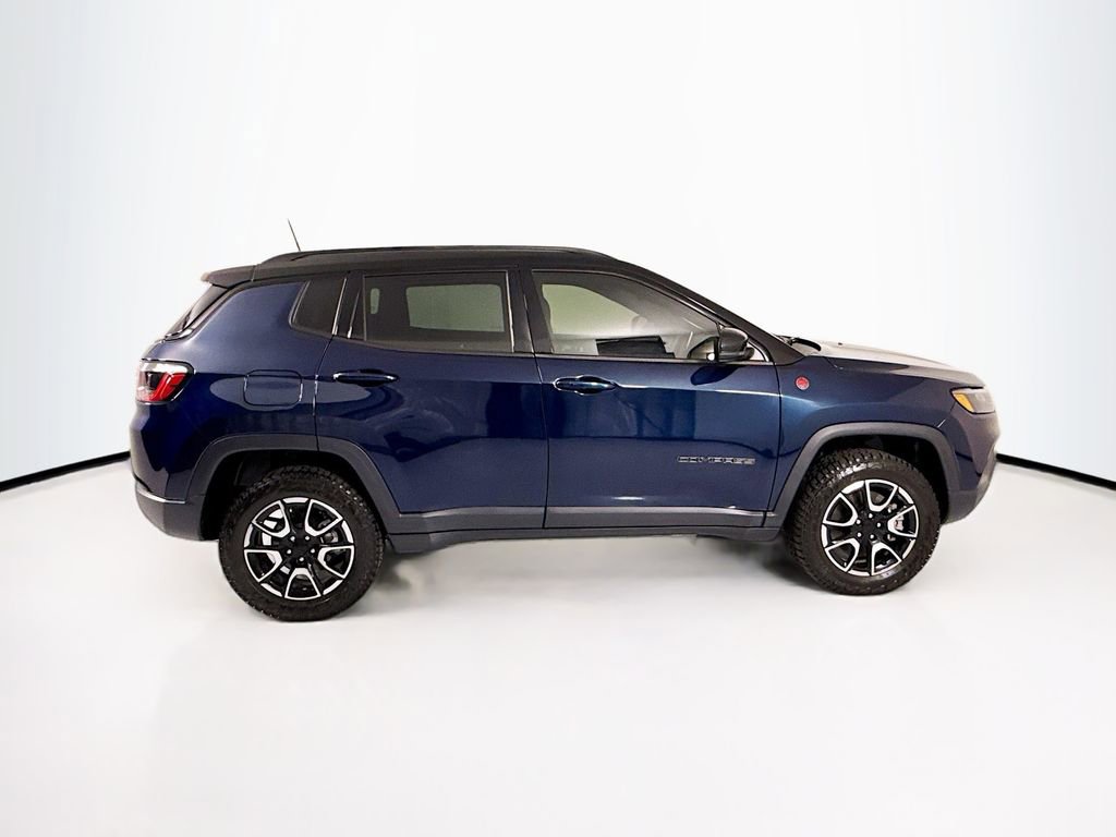 Used 2024 Jeep Compass Trailhawk AWD/4WD image 4