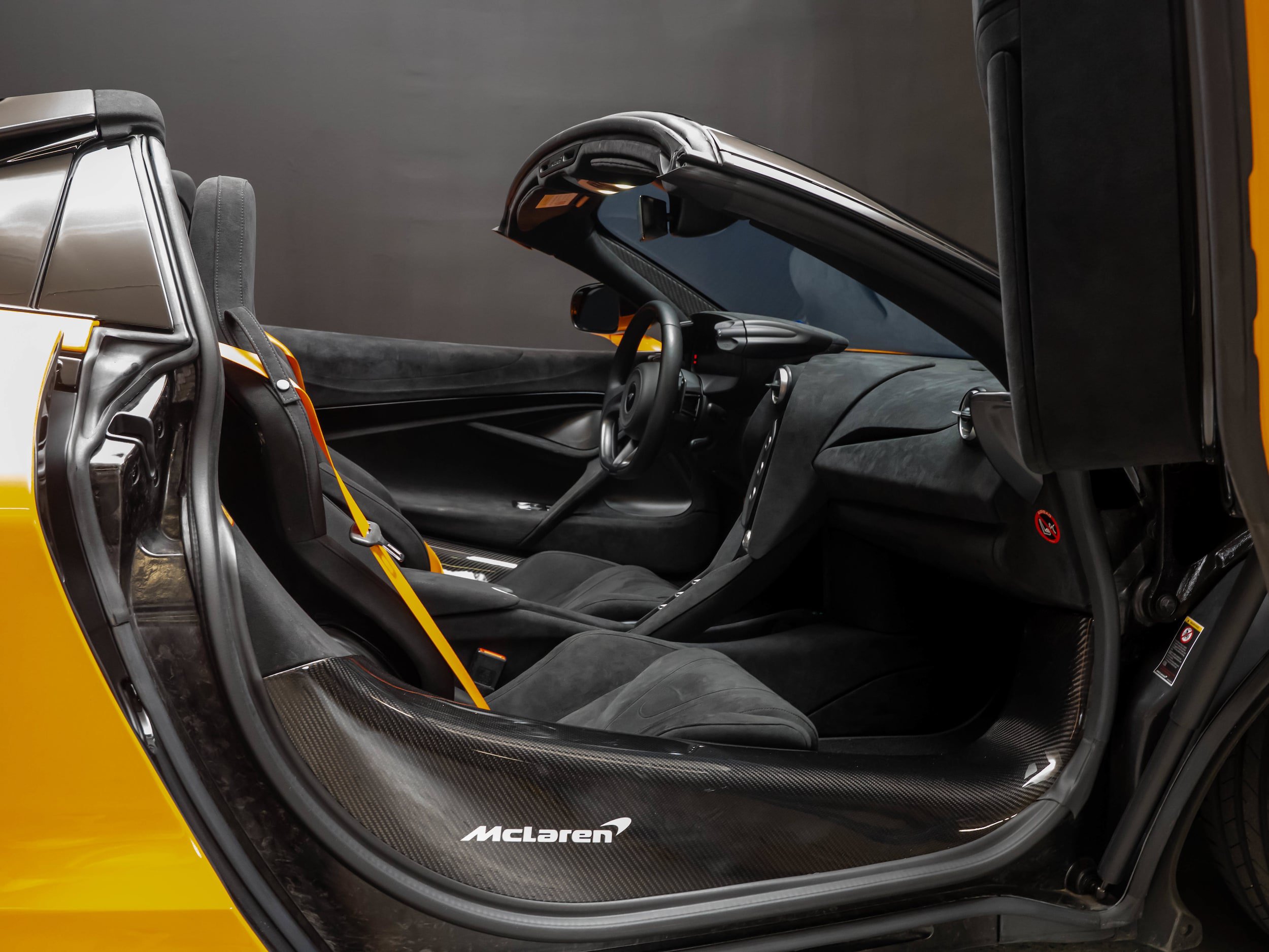 Used 2025 McLaren 750S Spider RWD image 30