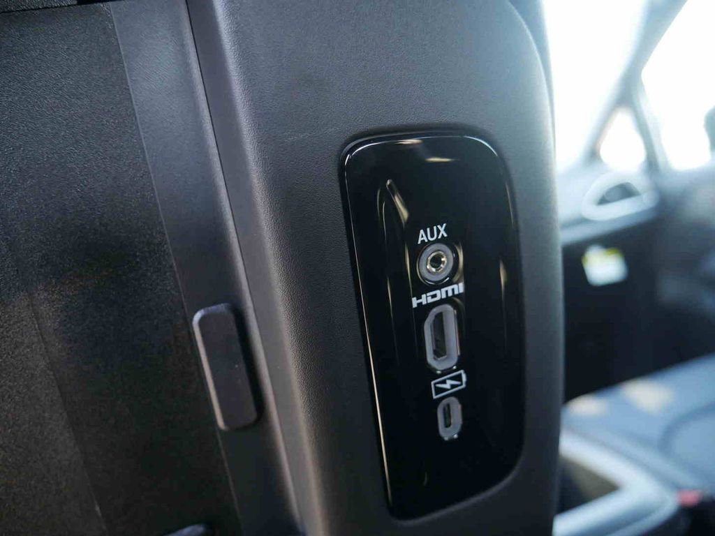 New 2026 Chrysler Pacifica Select image 14