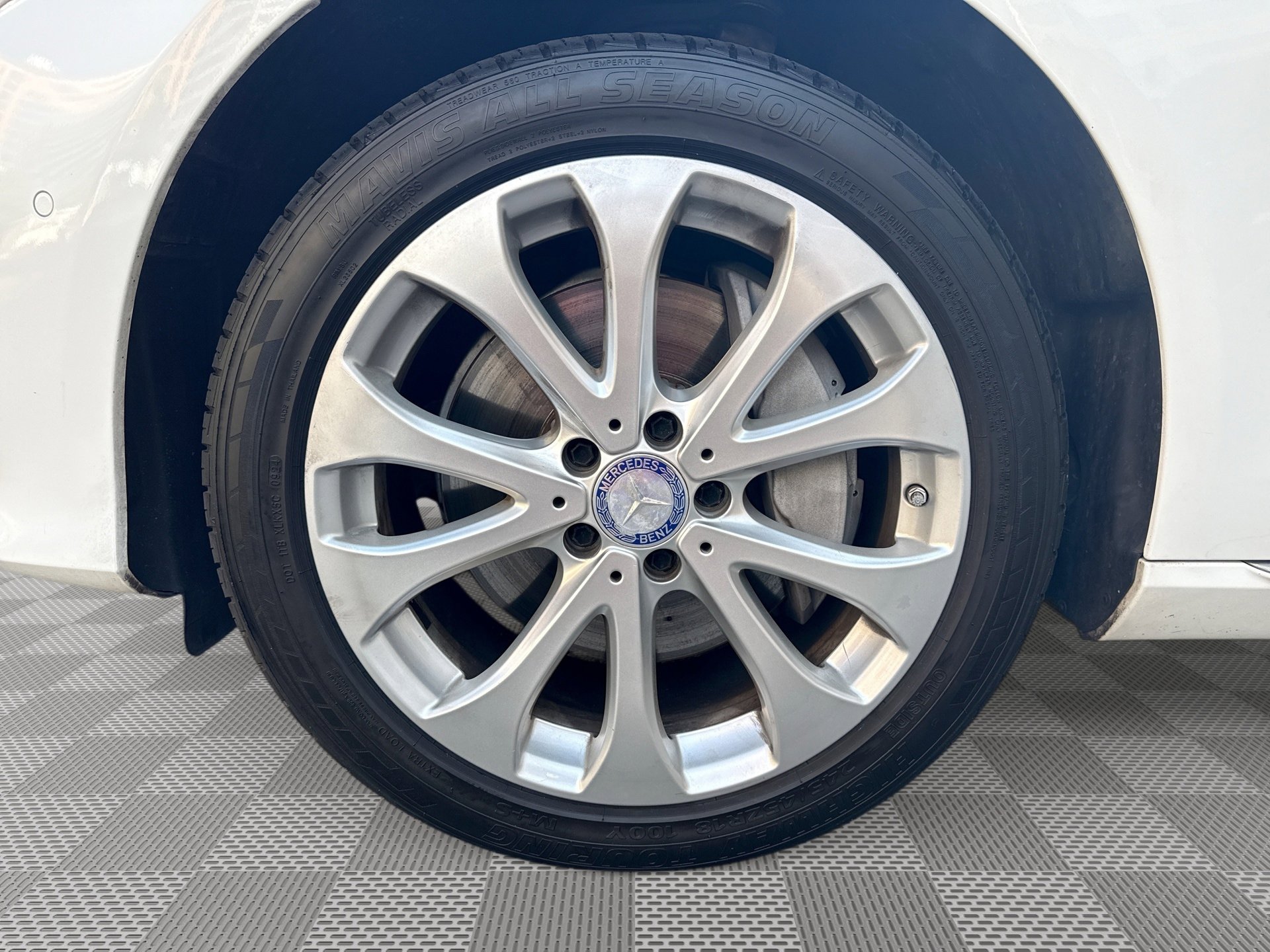 Used 2017 Mercedes-Benz E 300 4MATIC image 19