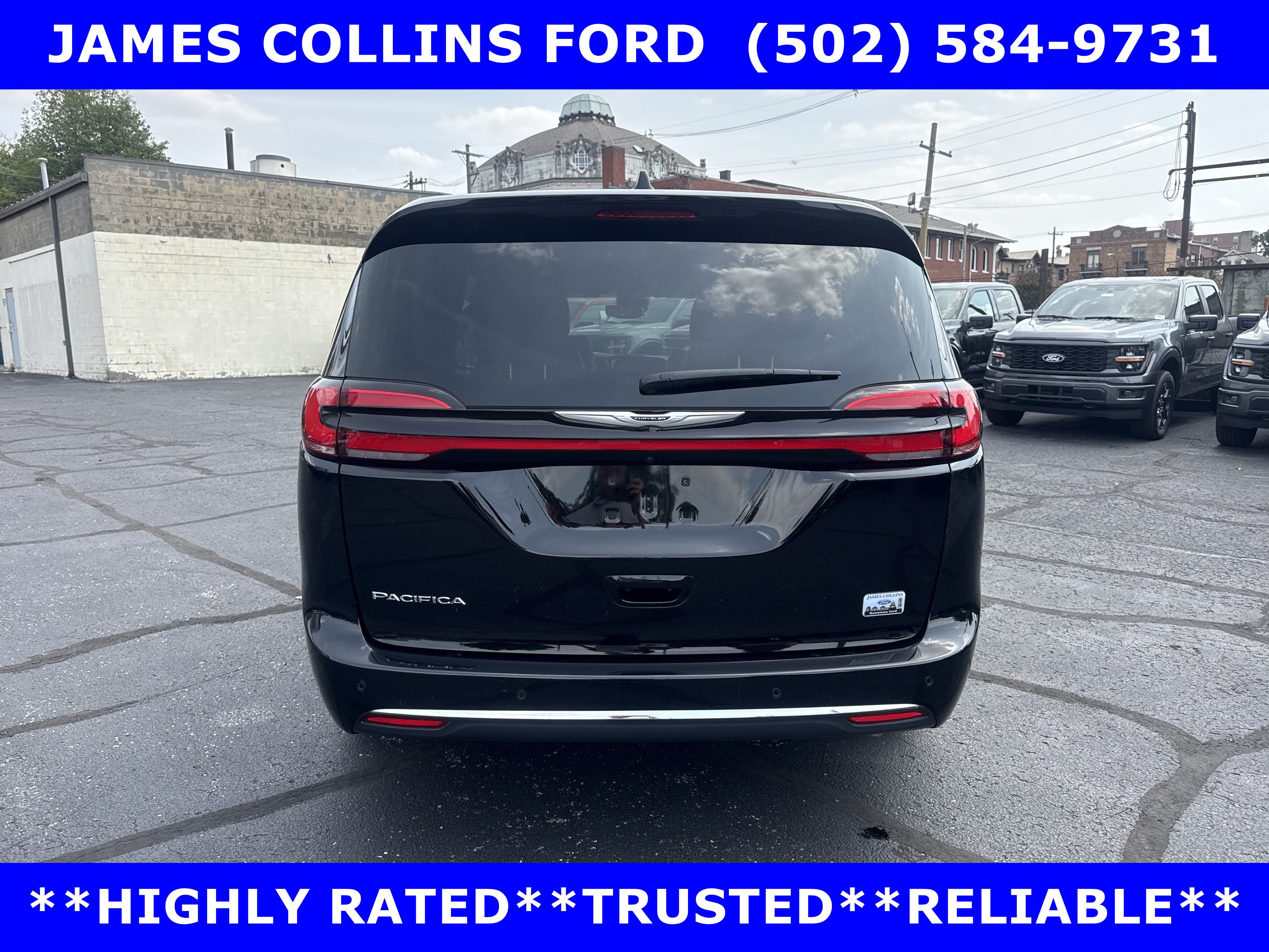 Used 2025 Chrysler Pacifica Select FWD image 8
