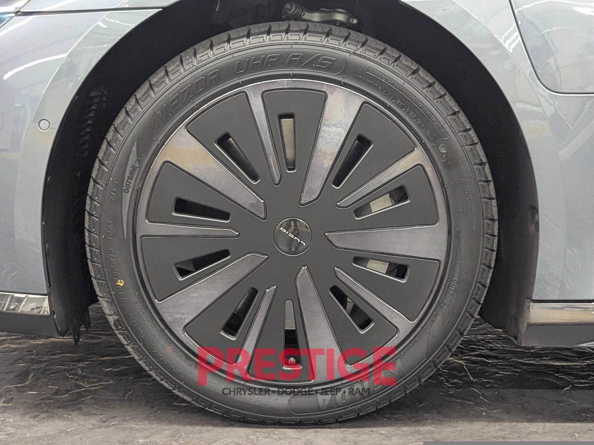 Used 2025 Lucid Air Touring AWD/4WD image 16