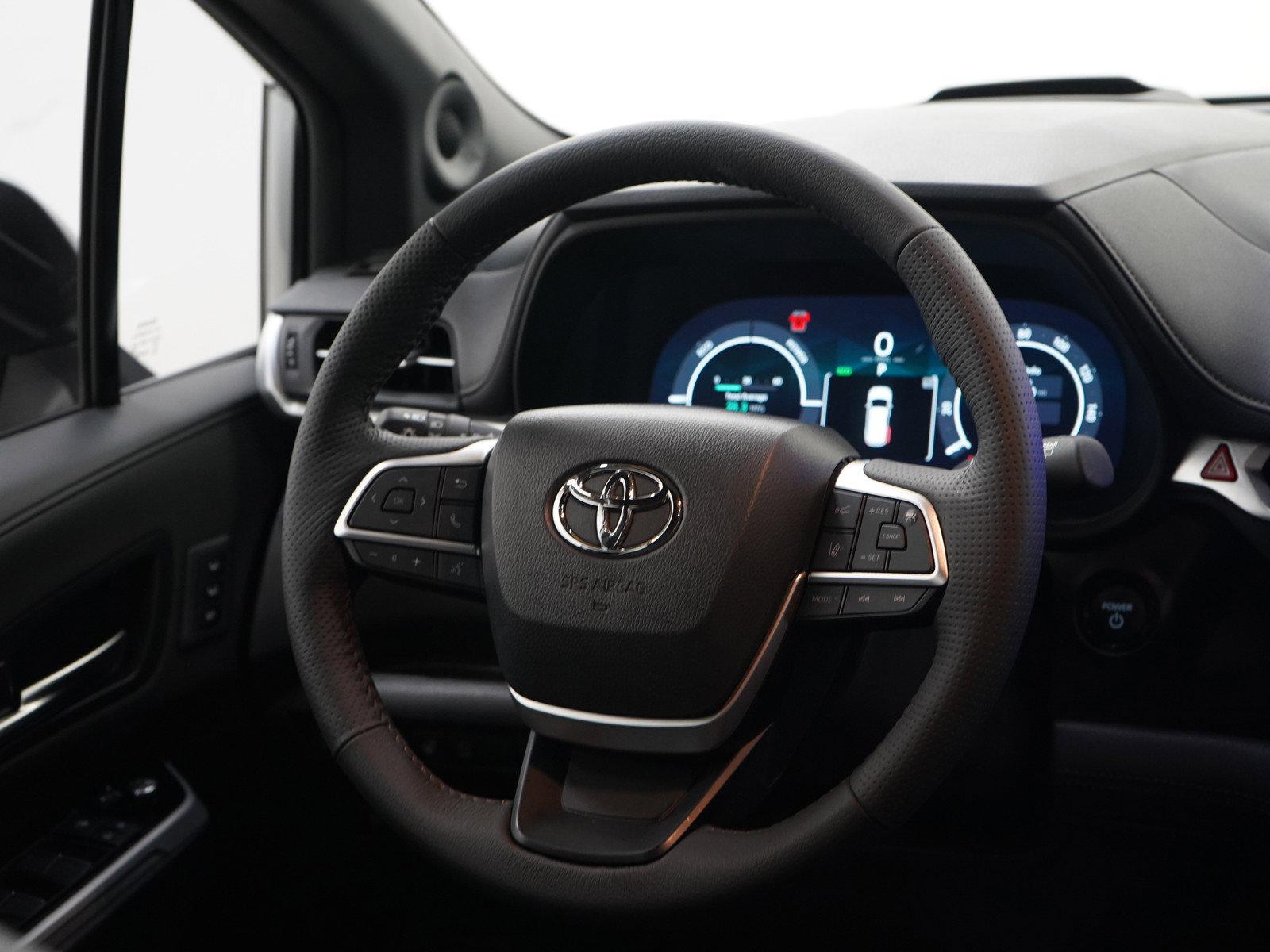 Used 2025 Toyota Sienna Platinum AWD/4WD image 16