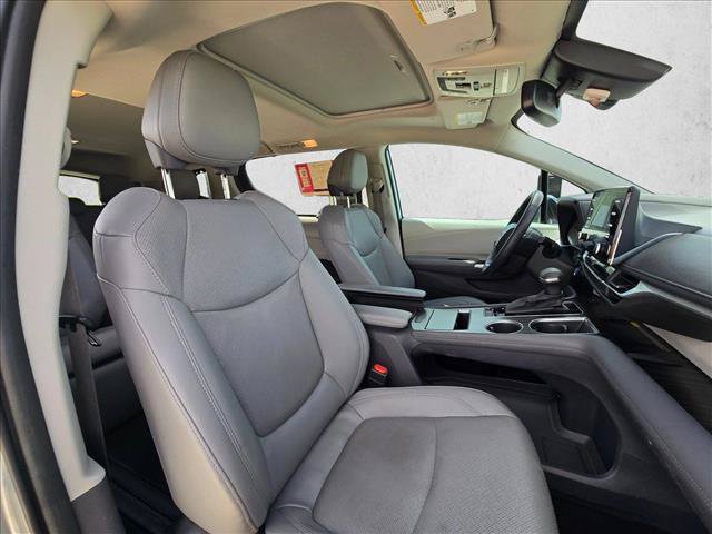 Used 2023 Toyota Sienna Limited FWD image 21