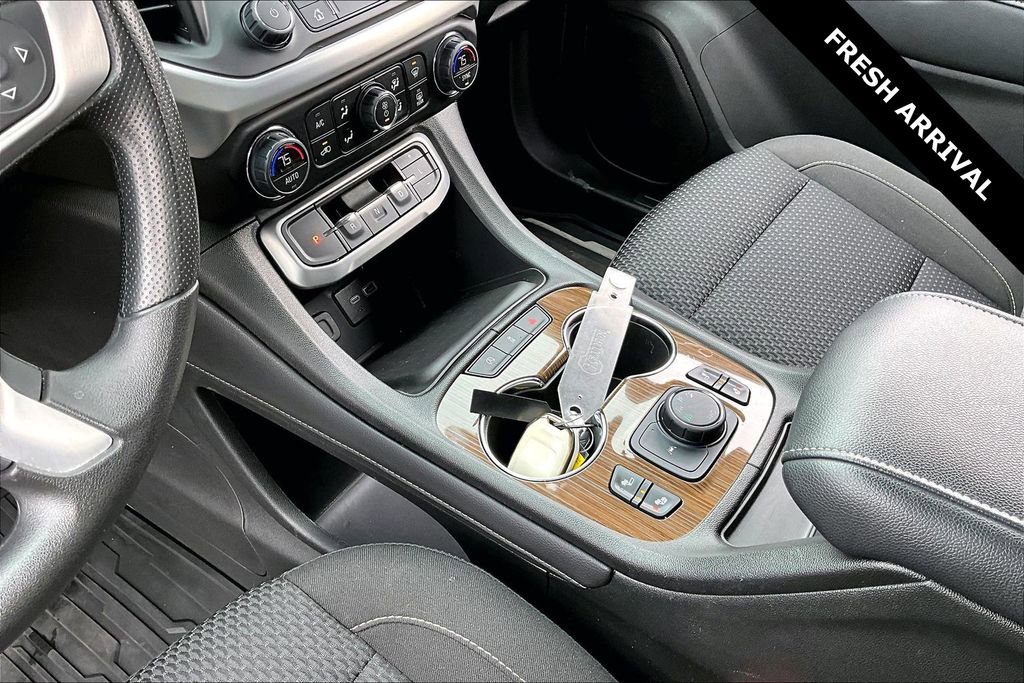 Used 2023 GMC Acadia SLE w/ Driver Convenience Package image 17